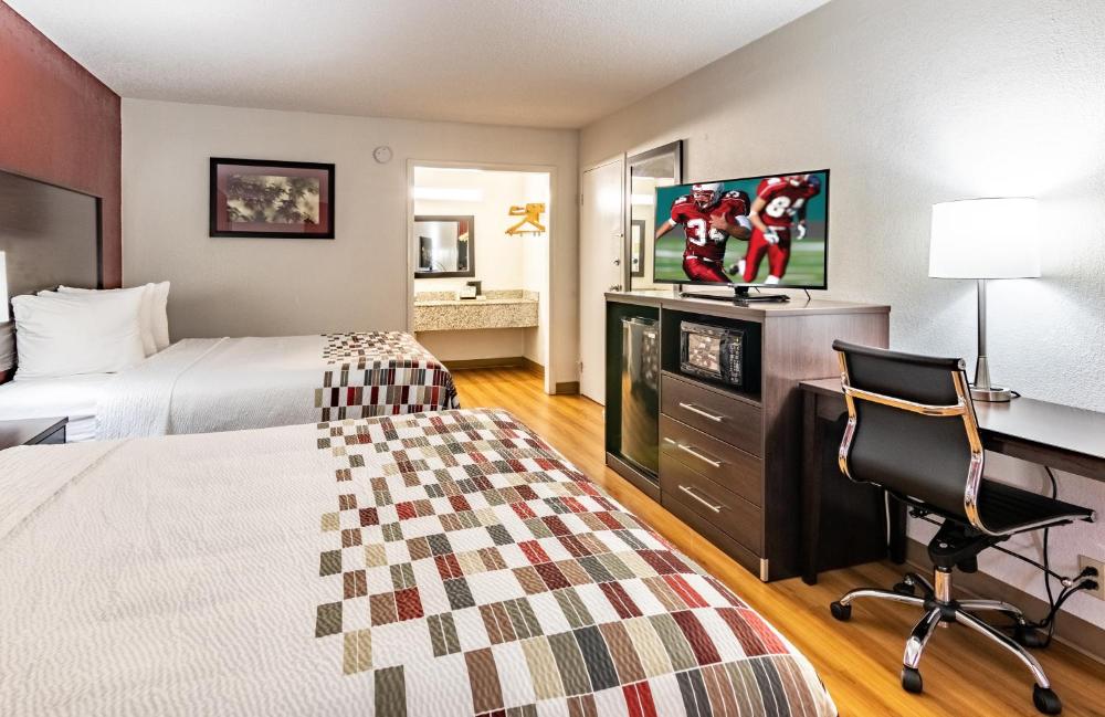 Deluxe Room with Two Queen Beds Smoking interior